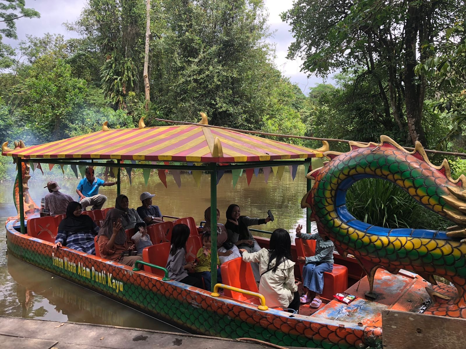 Bermain Perahu Naga & Sepeda Air