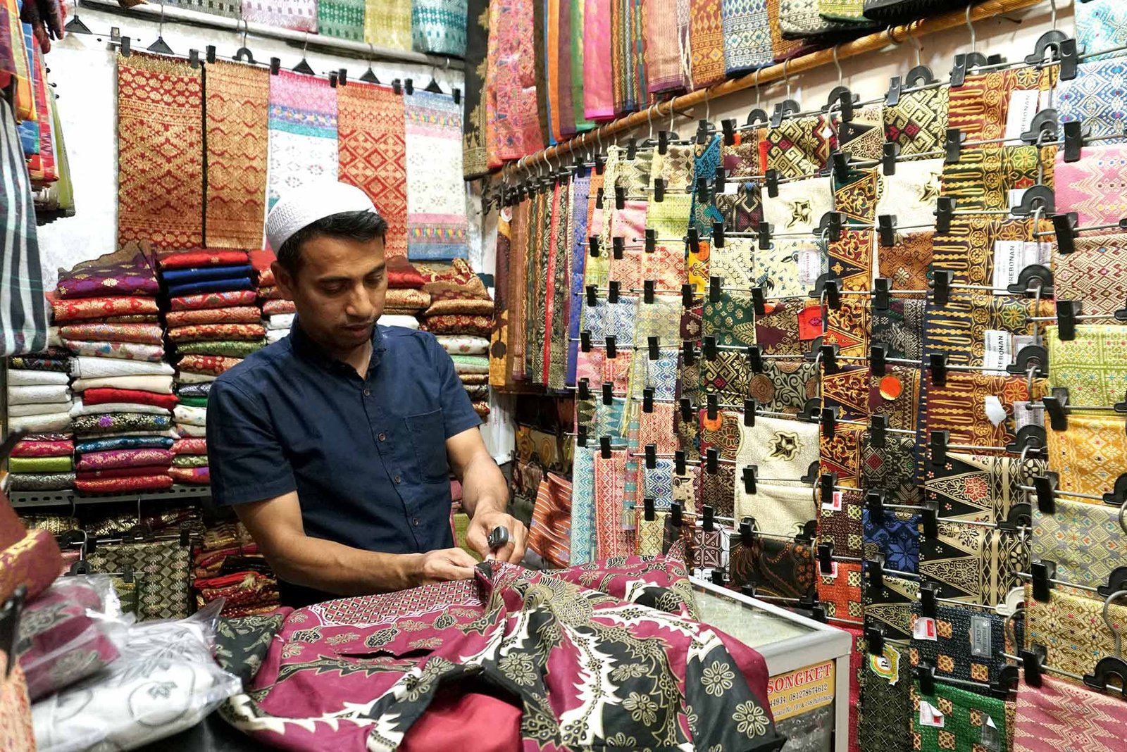 Berbelanja Kain Songket & Jumputan