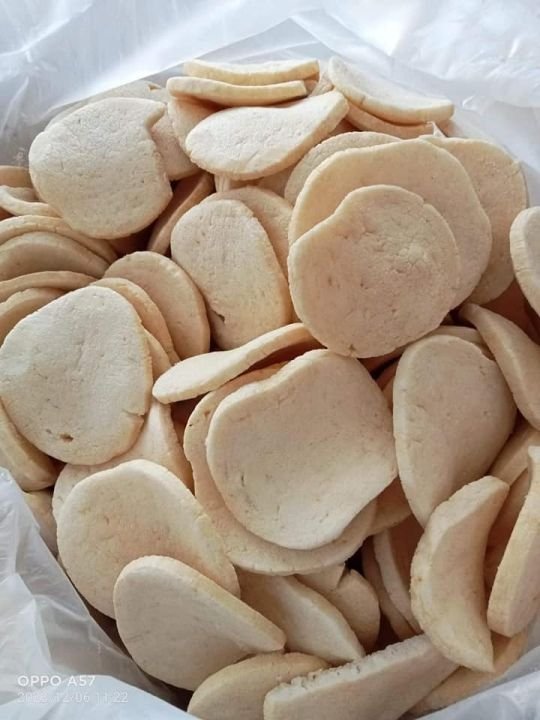Membeli Kerupuk Kemplang