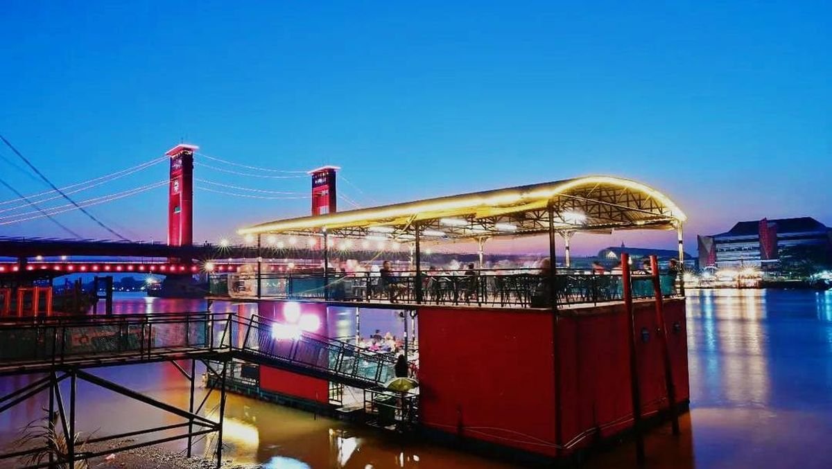 Foto Wisata Kuliner Tepian Sungai Musi